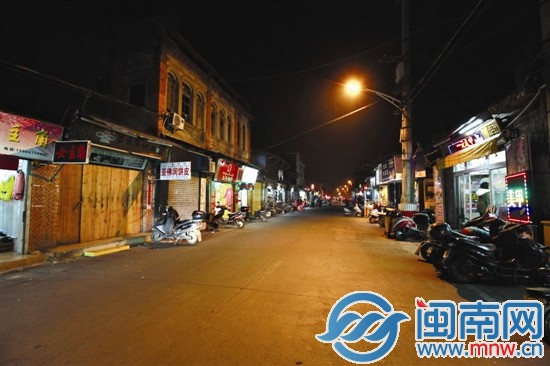 昨晚不到9點，泉州市區西街，多家店鋪已經關門，路